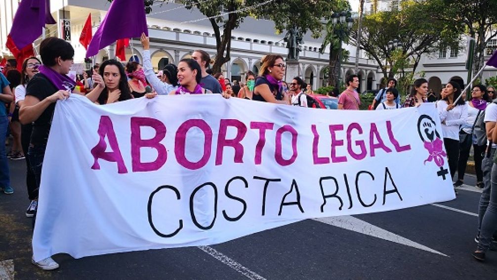 Costa Rica buscará penar con 6 años de prisión a las mujeres que aborten