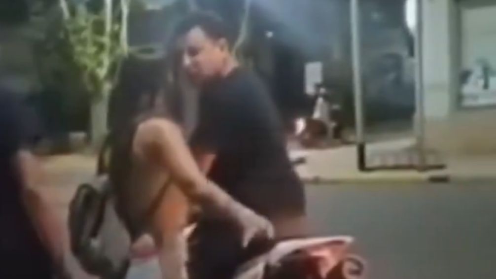 Saladillo: un hombre golpeó a su hija por andar en moto sin casco y justificó la agresión