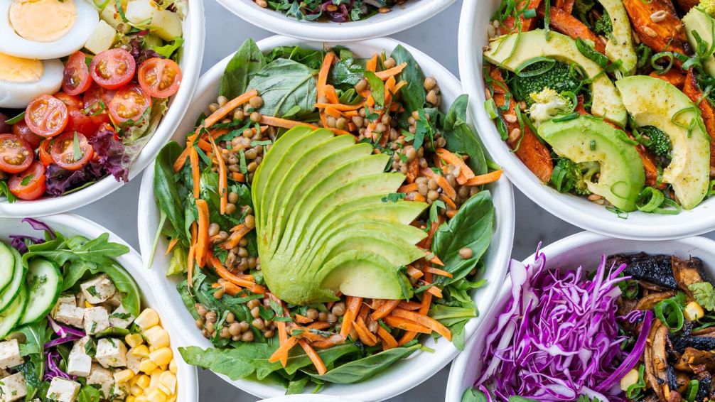 ¡Decile adiós a las ensaladas aburridas! Recetas creativas para un plato lleno de sabor