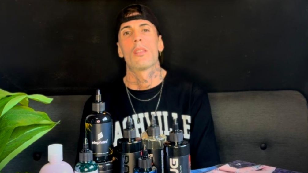 Es oriundo de Lomas de Zamora y tatuó a Antonela Rocuzzo y a varias estrellas del trap argentino 