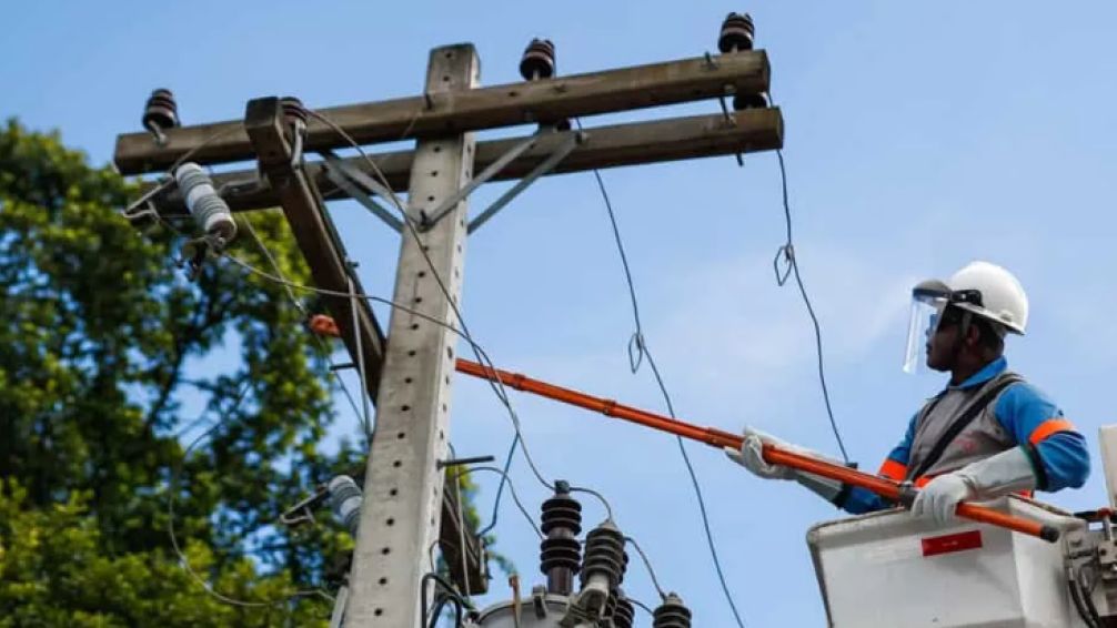 La Plata: Se hicieron pasar por operarios de una empresa de energía eléctrica y le robaron todo a una jubilada