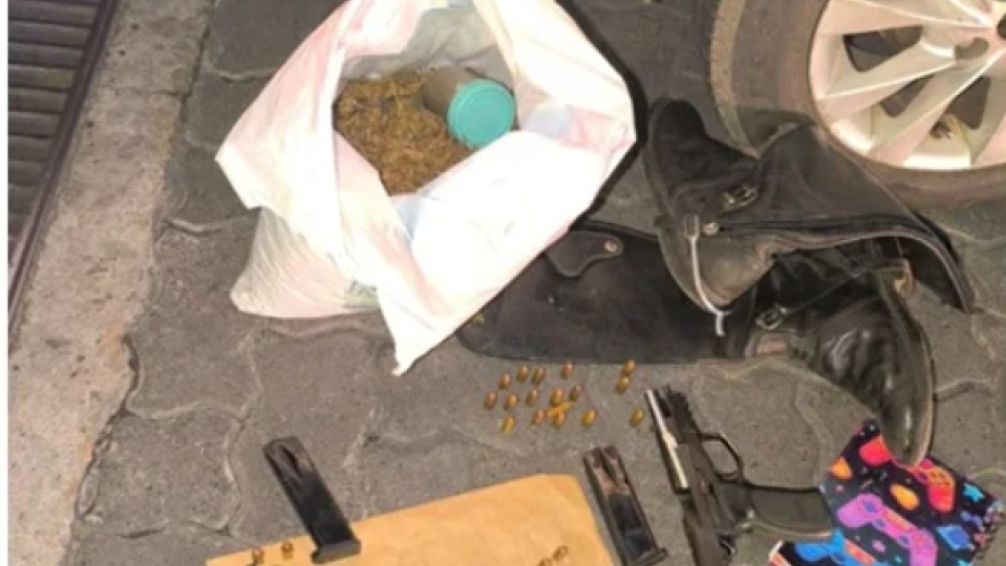 Dos Policías Bonaerenses fueron detenidos al circular en contramano y con droga en el baúl