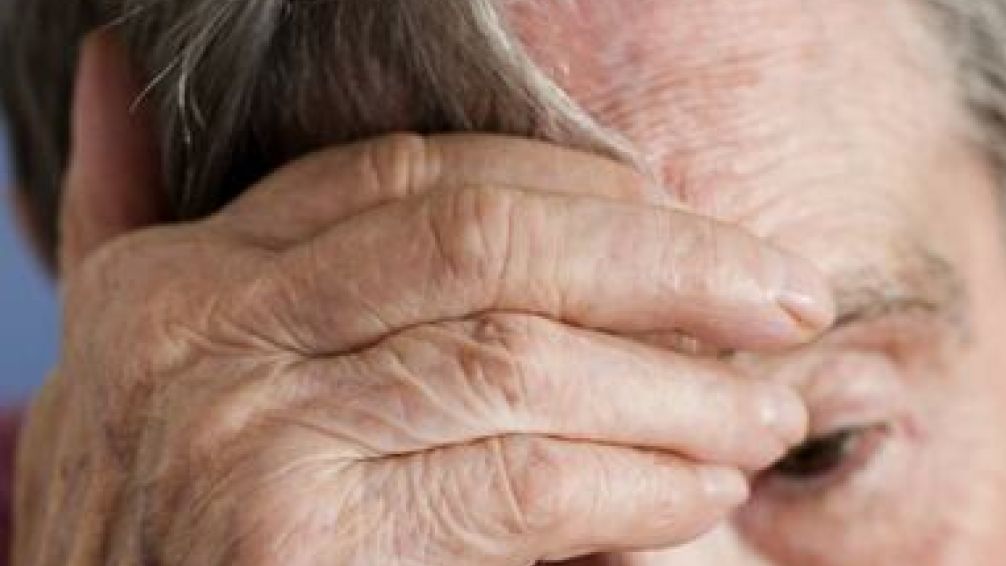 PAMI alerta por una nueva estafa a los jubilados: envían mensajes que simulan ser oficiales y les vacían la cuenta