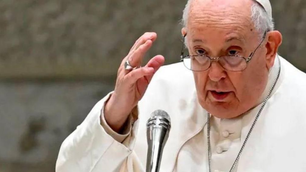 Complicaciones en la salud del papa Francisco: lo internaron por una infección pulmonar