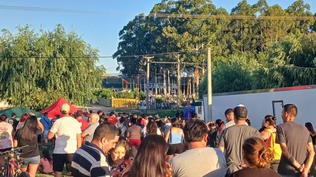 Granja Tres Arroyos: sigue la protesta por los despidos