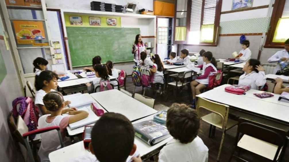 Docentes en la provincia de Buenos Aires denuncian despidos y cierres de cursos para el ciclo lectivo 2025