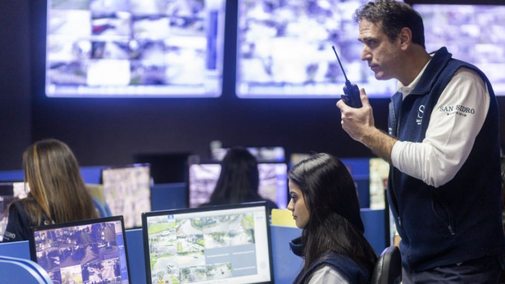 San isidro capacita a directivos, docentes y alumnos, para realizar denuncias por WhatsApp