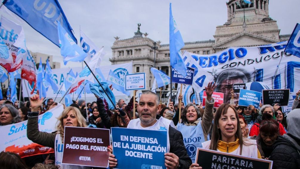 Peligra el inicio de clases: gremios docentes amenazan con paro 