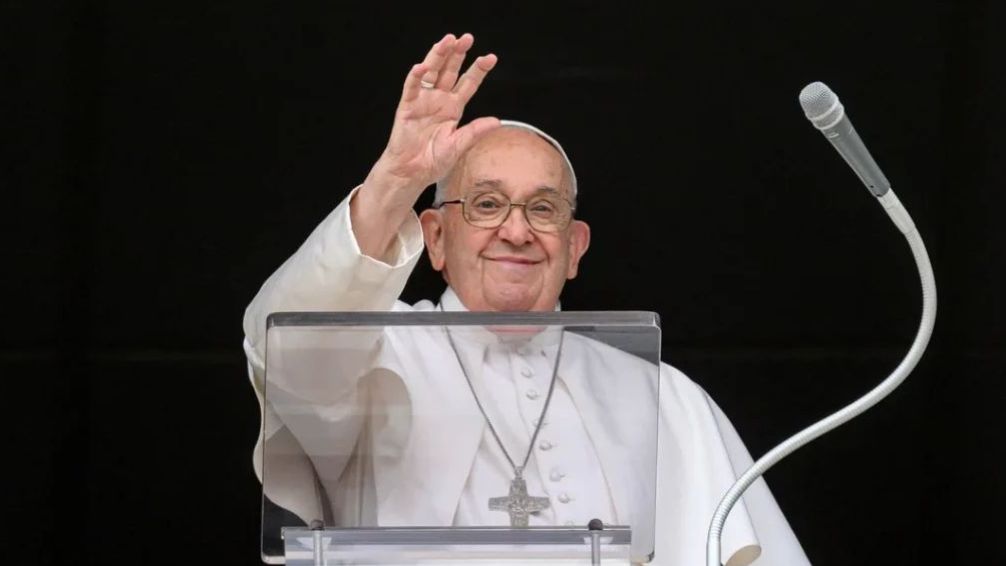 Saludo. El Papa Francisco permanece internado desde el 14 de febrero.