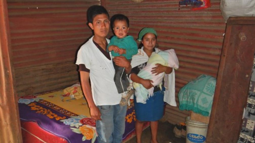 Una familia tipo, conformada por dos adultos y dos menores de edad, necesitaron reunir recursos por 1.033.716 pesos para no caer bajo la línea de la pobreza. En el caso del umbral de indigencia, una f