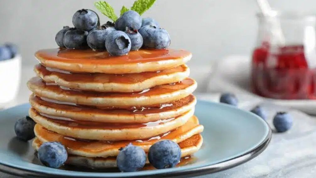 Pancakes de arándanos: una receta fácil y deliciosa para sorprender en el desayuno