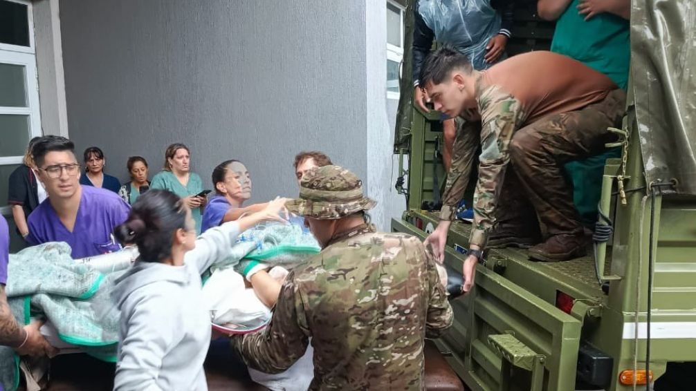 Las inundaciones en Bahía Blanca ya dejan 13 muertos y graves daños materiales