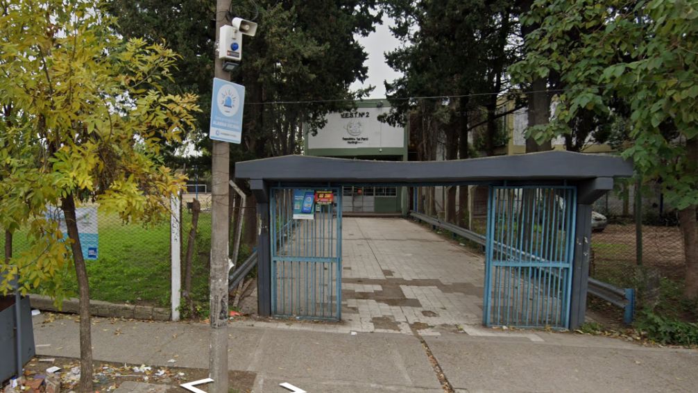 Hurlingham: un adolescente llevó un arma a la escuela y la mostró en clases