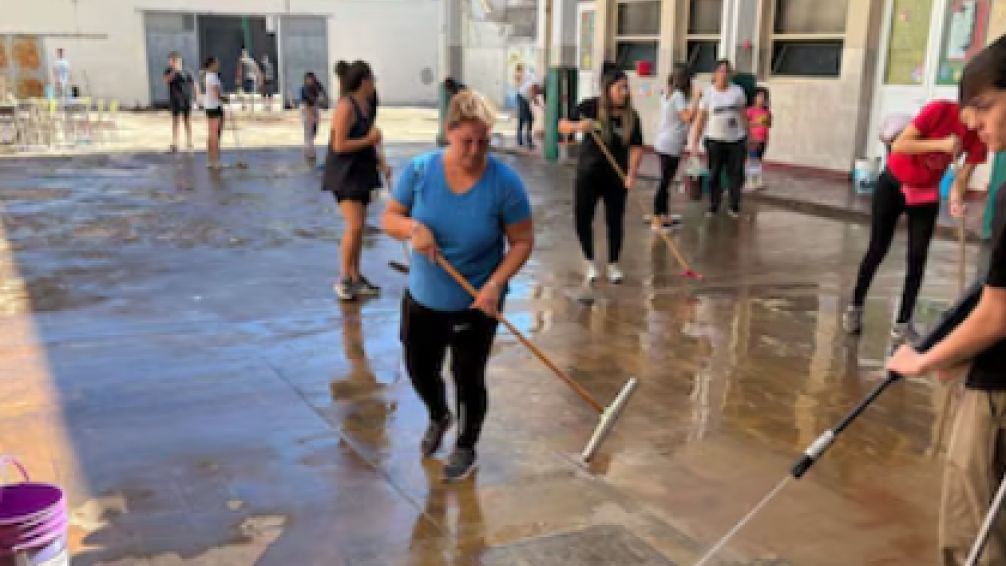 Bahía Blanca retrasa el comienzo de clases debido al mal estado de la zona tras la inundación 