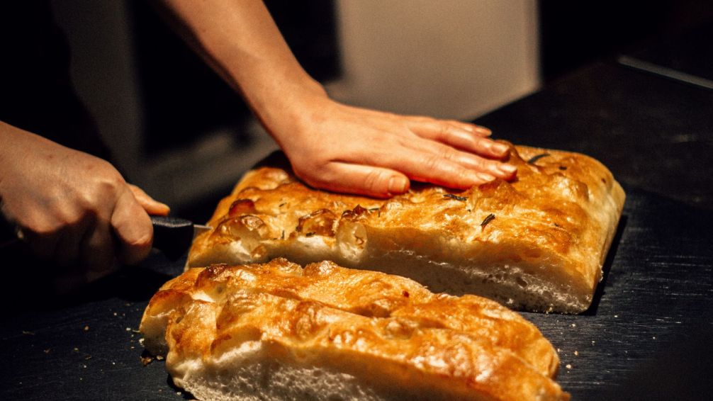 Focaccia Casera: Un Pan Italiano Irresistible