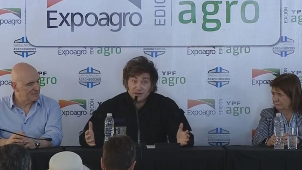 Javier Milei sobre la marcha en el Congreso: 'Los de azul son buenos y los hijos de puta que rompen autos son malos'