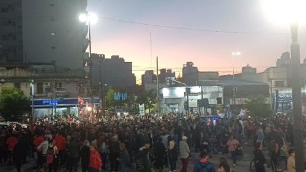 Masiva protesta en Lanús: repudio a Patricia Bullrich y apoyo a Pablo Grillo
