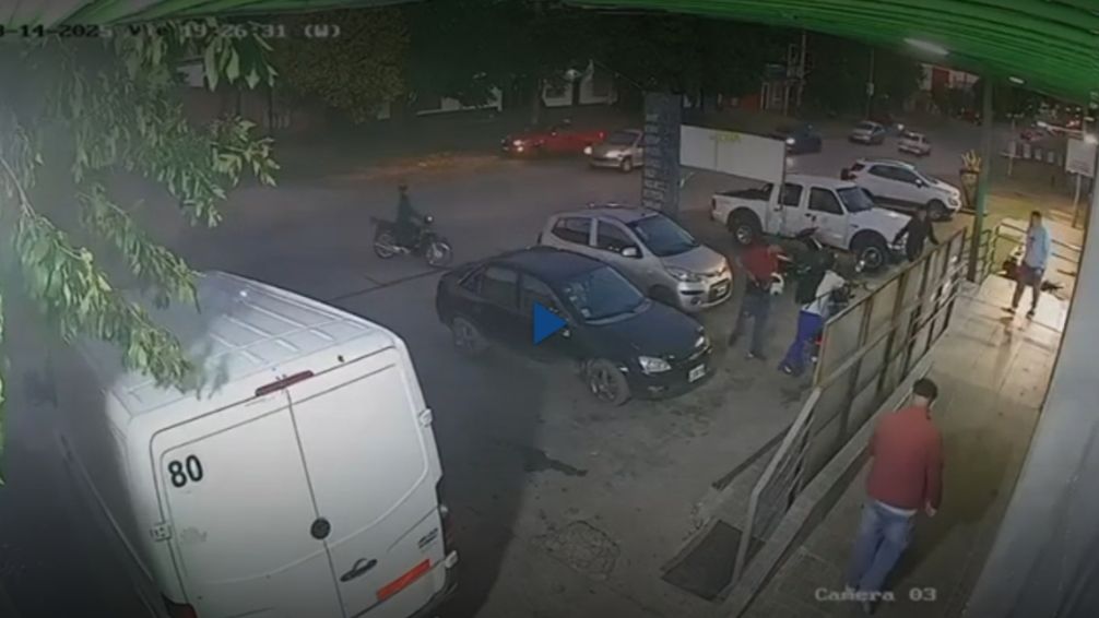 Intentó robar una moto, lo golpearon y terminó atropellado