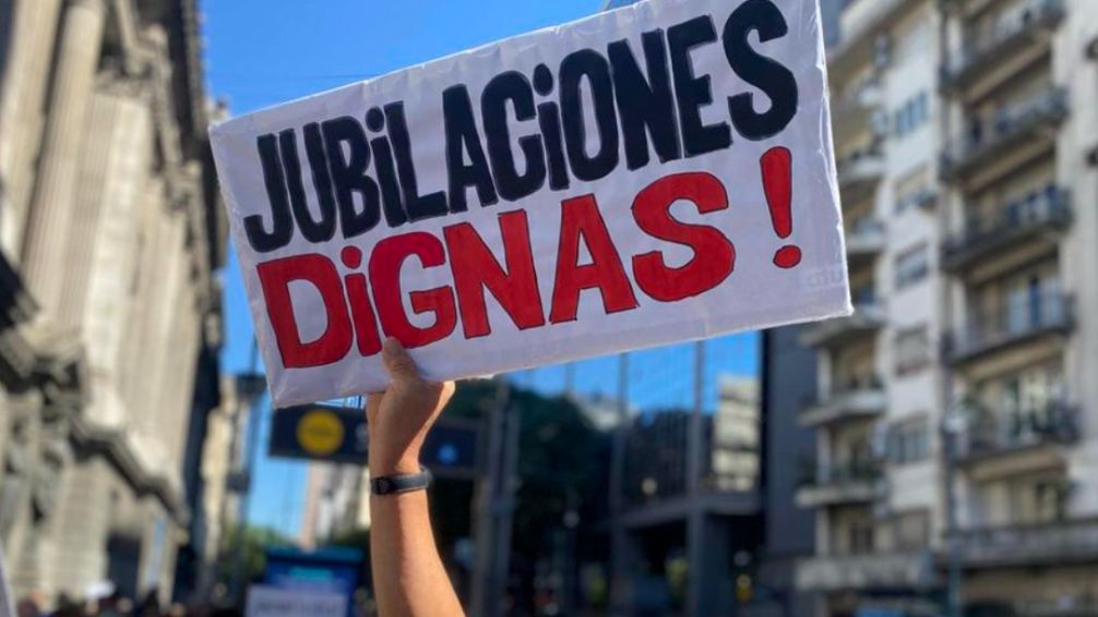 Un jubilado necesitó $1.200.523 mensuales para cubrir la canasta básica según un informe 
