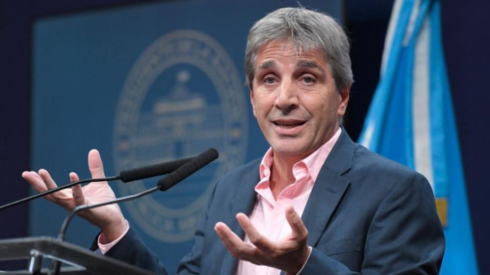 Luis Caputo anunció que 'el lunes se termina el cepo cambiario' tras el acuerdo con el FMI