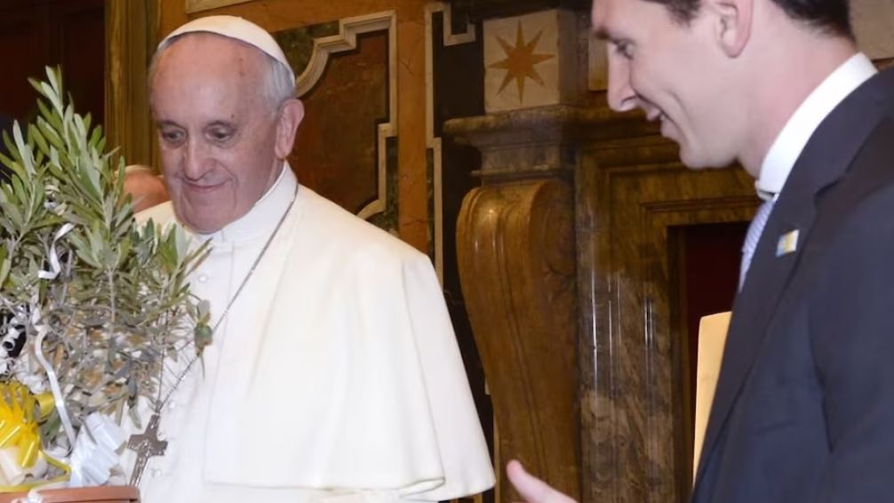 "Un Papa distinto, cercano, argentino": la emotiva despedida de Messi al Papa Francisco en redes sociales