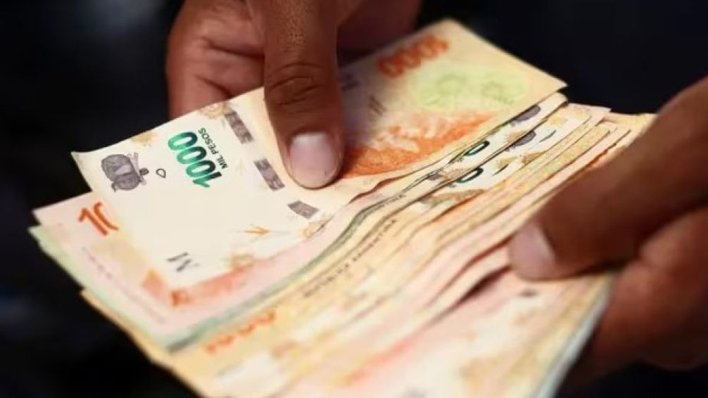 Salario mínimo: Milei lo fijó por decreto