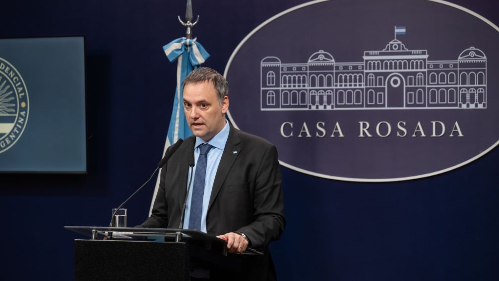 ?Argentina fue demasiada permisiva para quienes ingresan de forma irregular?, dijo Manuel Adorni
