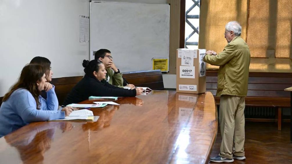 Votación. La participación se mantiene por debajo de lo esperado en las elecciones porteñas (Foto: Maximiliano Luna).