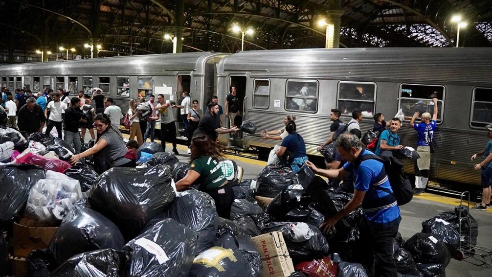 El Tren Solidario lleva ayuda a Zárate y Campana tras el temporal en la provincia de Buenos Aires