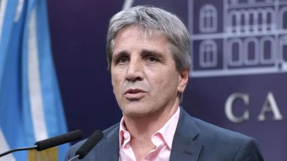 Mediante Luis Caputo, el Gobierno anunció una extensión de la baja de retenciones al agro