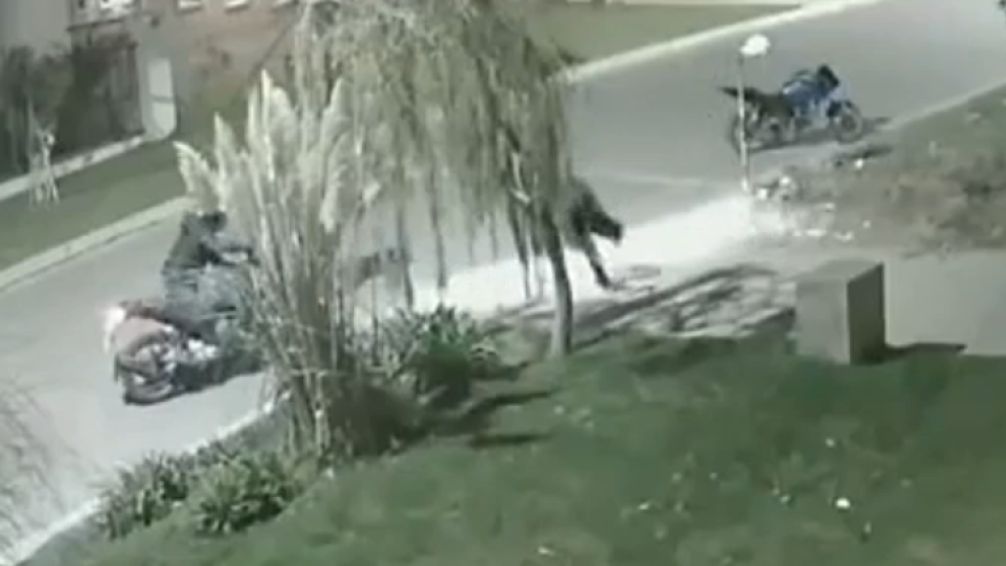Bahía Blanca: intentó evitar que le roben la moto y recibió un disparo en los genitales