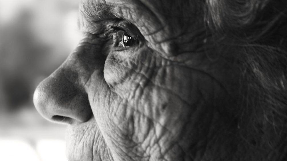 Adultos mayores: cómo la soledad afecta la salud mental de las personas a partir de los 60 años