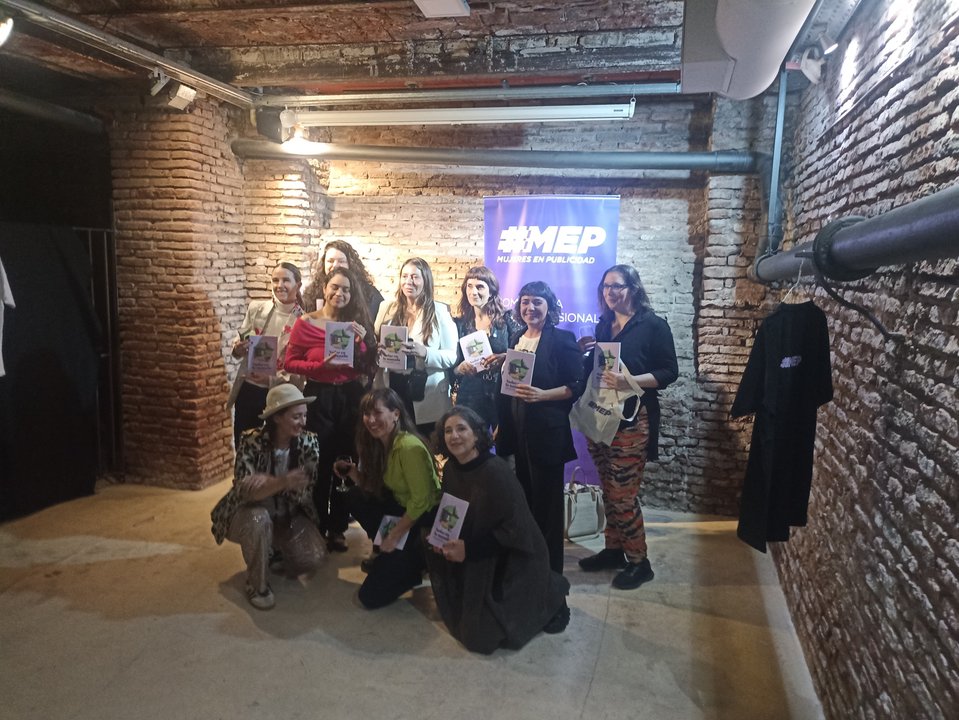 Nadamos para no hundirnos: feminismo en la industria publicitaria