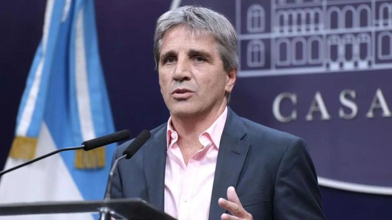 El patrimonio oculto de Luis Caputo en un paraíso fiscal: ¿Qué significa para la amnistía de dólares?