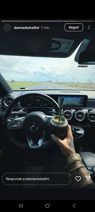 Polémica con Damián Batallini por compartir una foto tomando mate mientras manejaba a 170 km/h