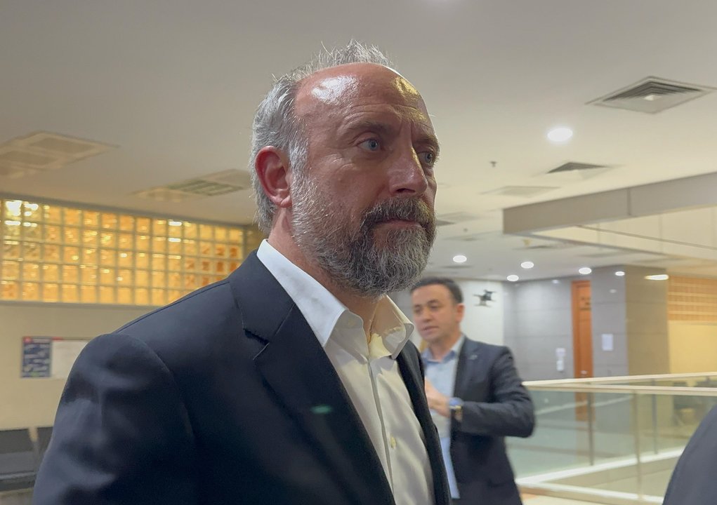 Condenaron por falso testimonio al actor turco que interpretó a Onur en “Las mil y una noches”