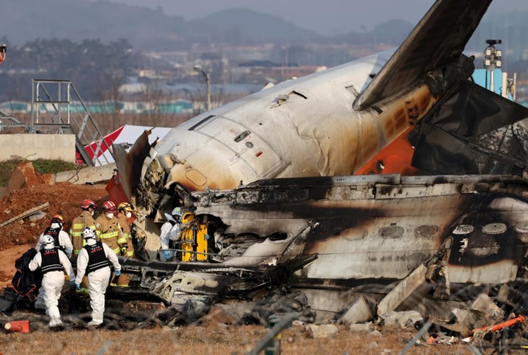 Tragedia en Corea: un avión militar P-3 se estrella y deja cuatro muertos