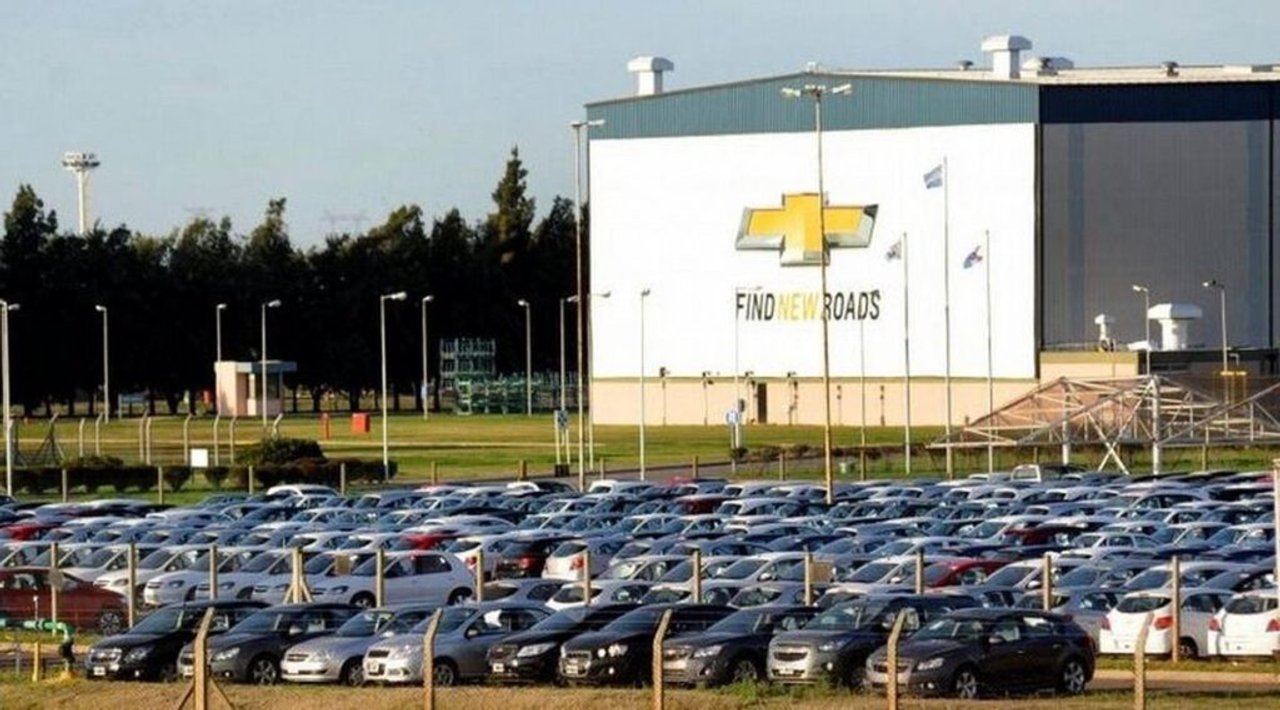 General Motors paraliza la producción en Santa Fe: suspensiones e incertidumbre hasta fin de año