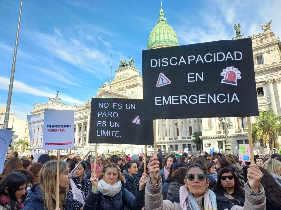 Masiva concentración frente al Congreso en reclamo de la Ley de Emergencia en Discapacidad