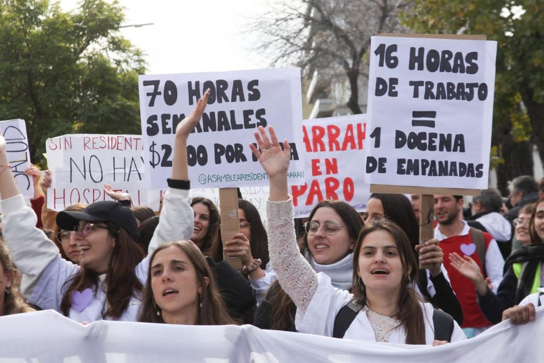 Conflicto en el Garrahan: el Gobierno amenaza con sanciones a los médicos que hagan paro