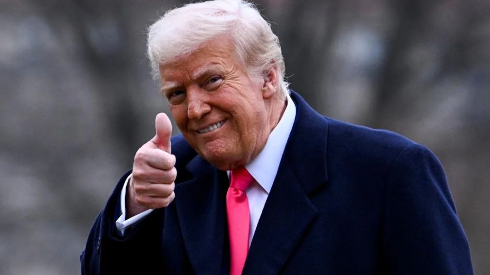 Trump puede deportar a miles de migrantes tras fallo de la Corte Suprema