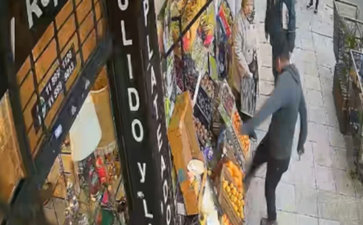 Se enojó porque no le regalaron verduras y destrozó el local
