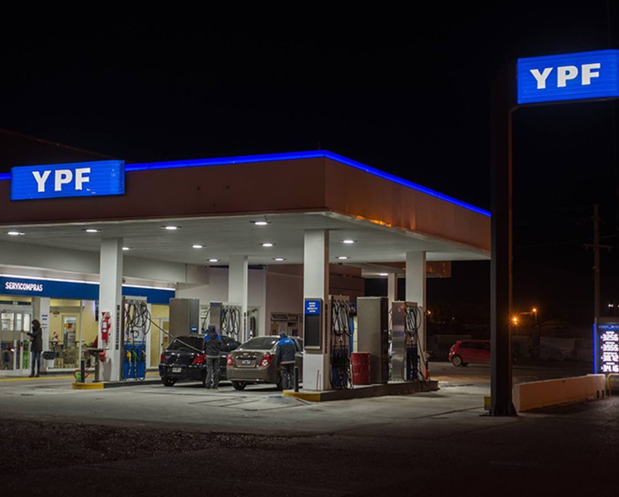 YPF anunció que la nafta será más barata si se carga de madrugada