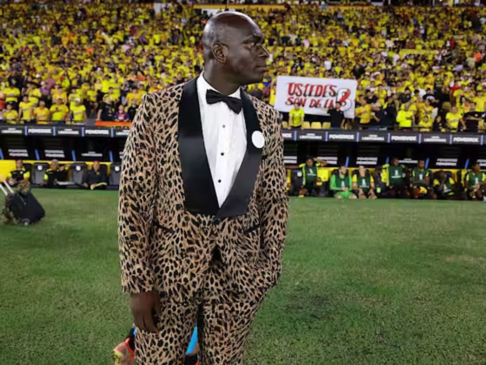 CONMEBOL impone una multa de $50.000 a Segundo Castillo por su look animal print ante River en la Copa Libertadores