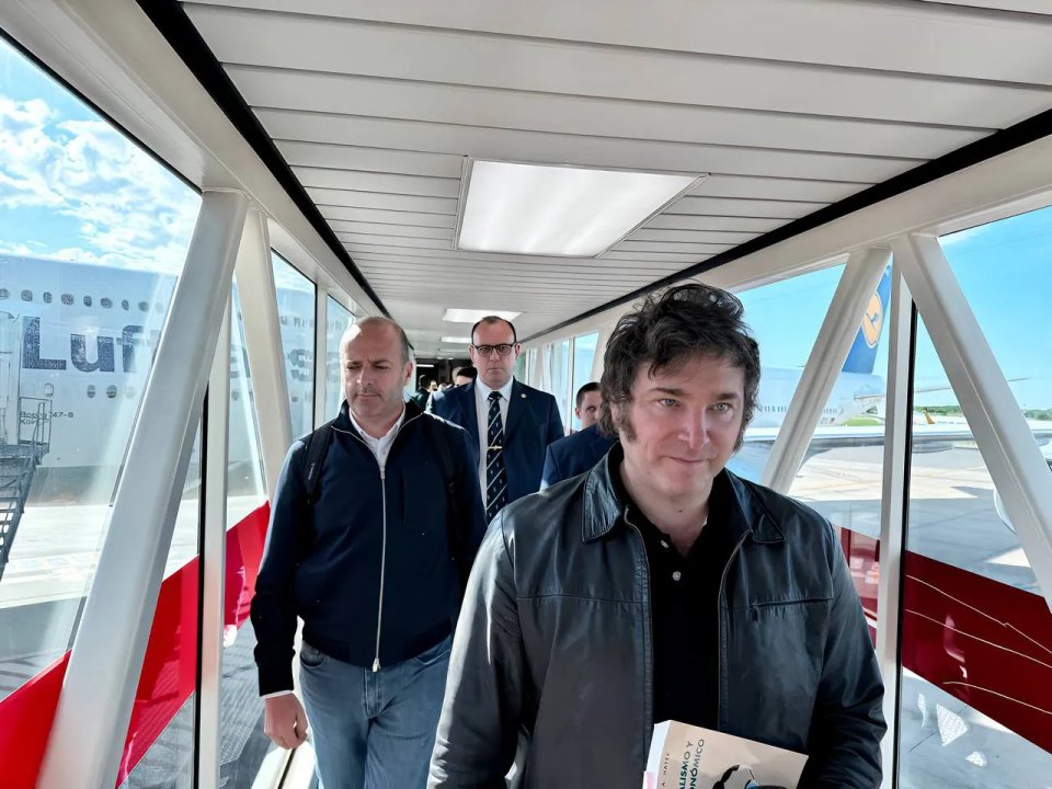 Milei inicia una extensa gira por Europa y Medio Oriente