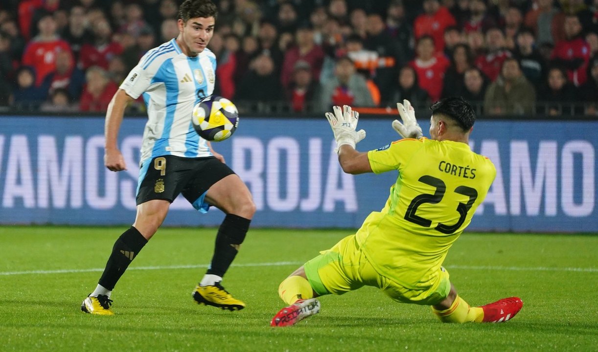 Argentina derrotó por 1-0 a Chile y aseguró el primer puesto en las Eliminatorias