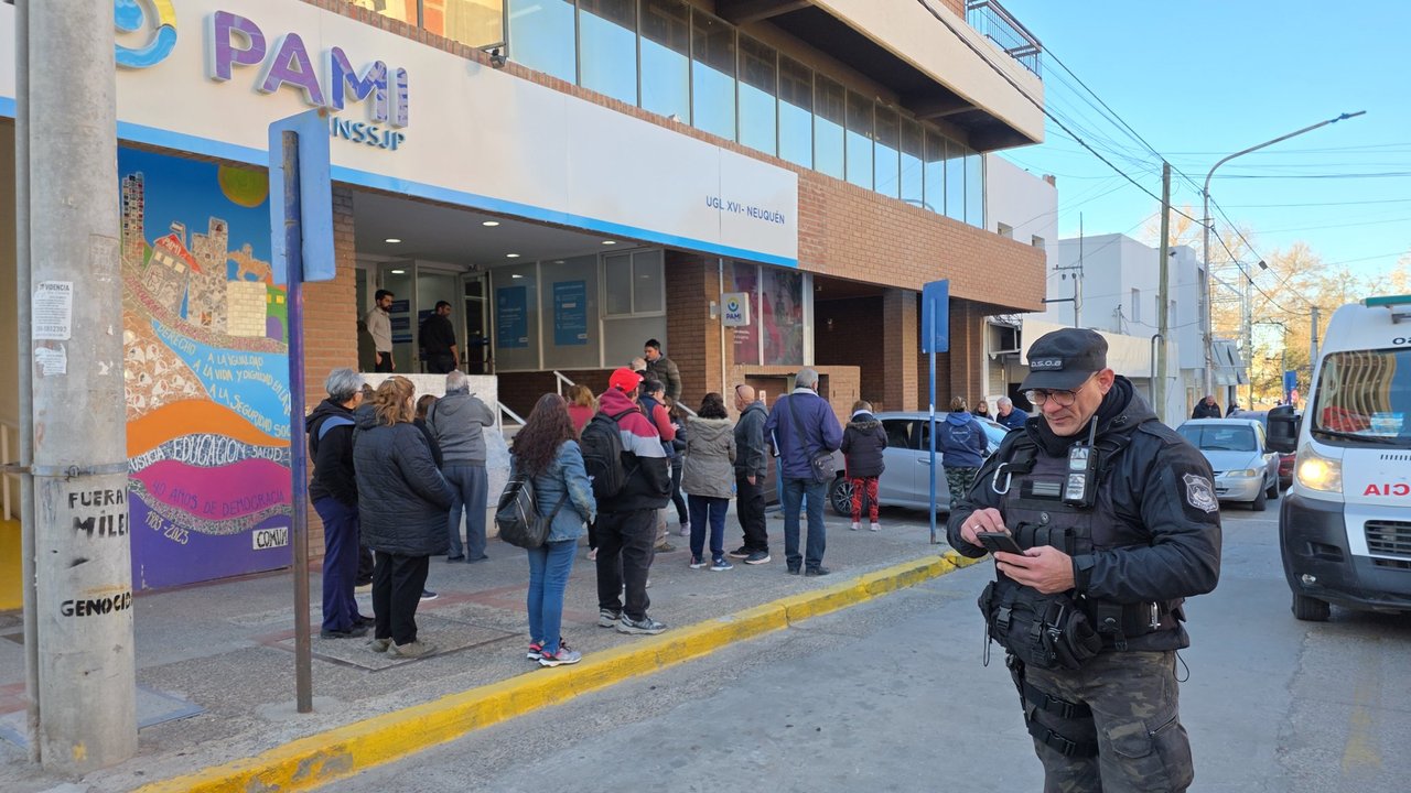 Tragedia en PAMI Neuquén: Jubilado fallece mientras esperaba atención