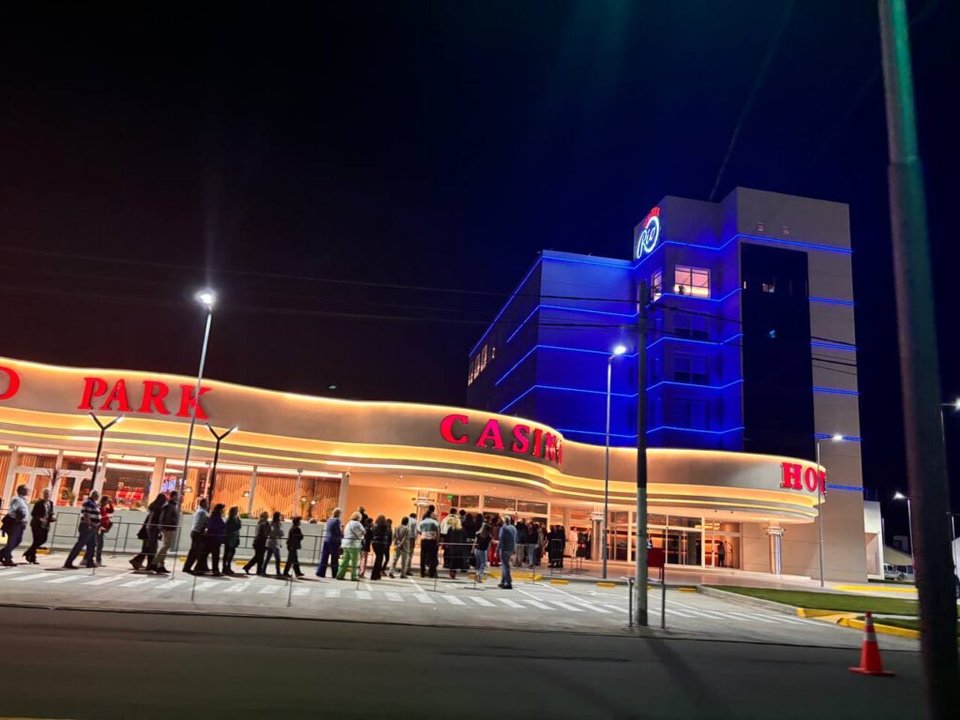 Empleados del Casino del Río en Viedma denuncian sueldos bajos y exigen intervención estatal urgente