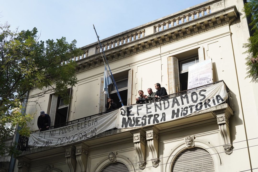 Juan Grabois fue detenido por la policía durante la toma en el Instituto Juan Domingo Perón