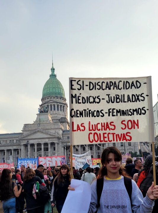 Ni el recorte, ni el miedo: seguimos de pie